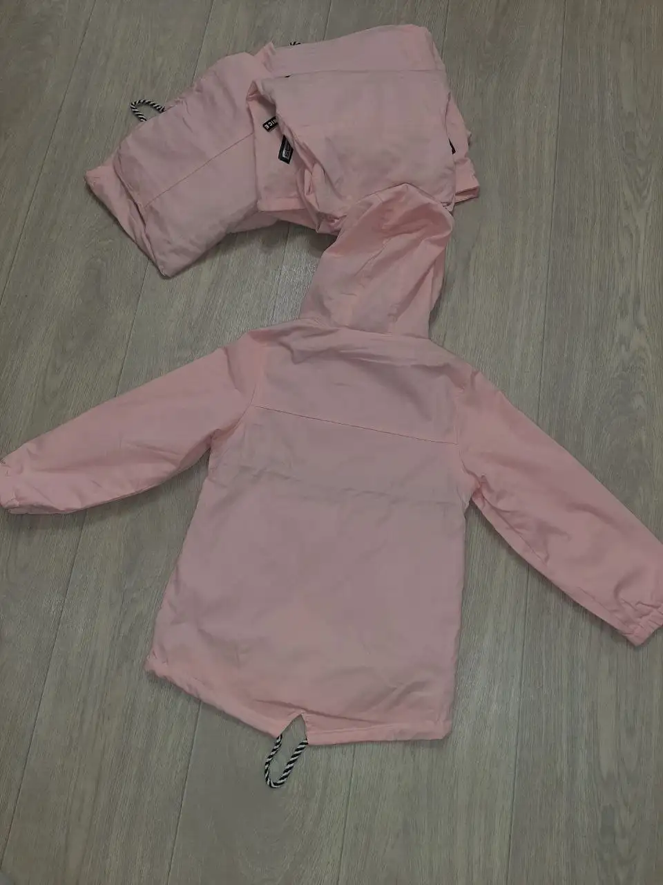 Ветровка новая - Верхняя одежда (Одежда) в Томск