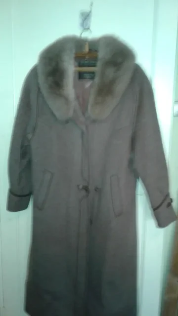 Женское пальто BERGHAUS из натуральной шерсти и ламы - Одежда в Томск