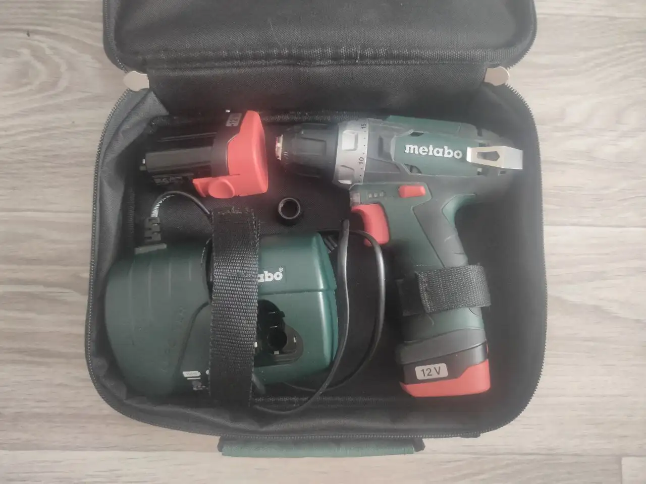 Шуруповёрт Metabo 12V с аксессуарами - Инструменты (Барахолка) в Северск