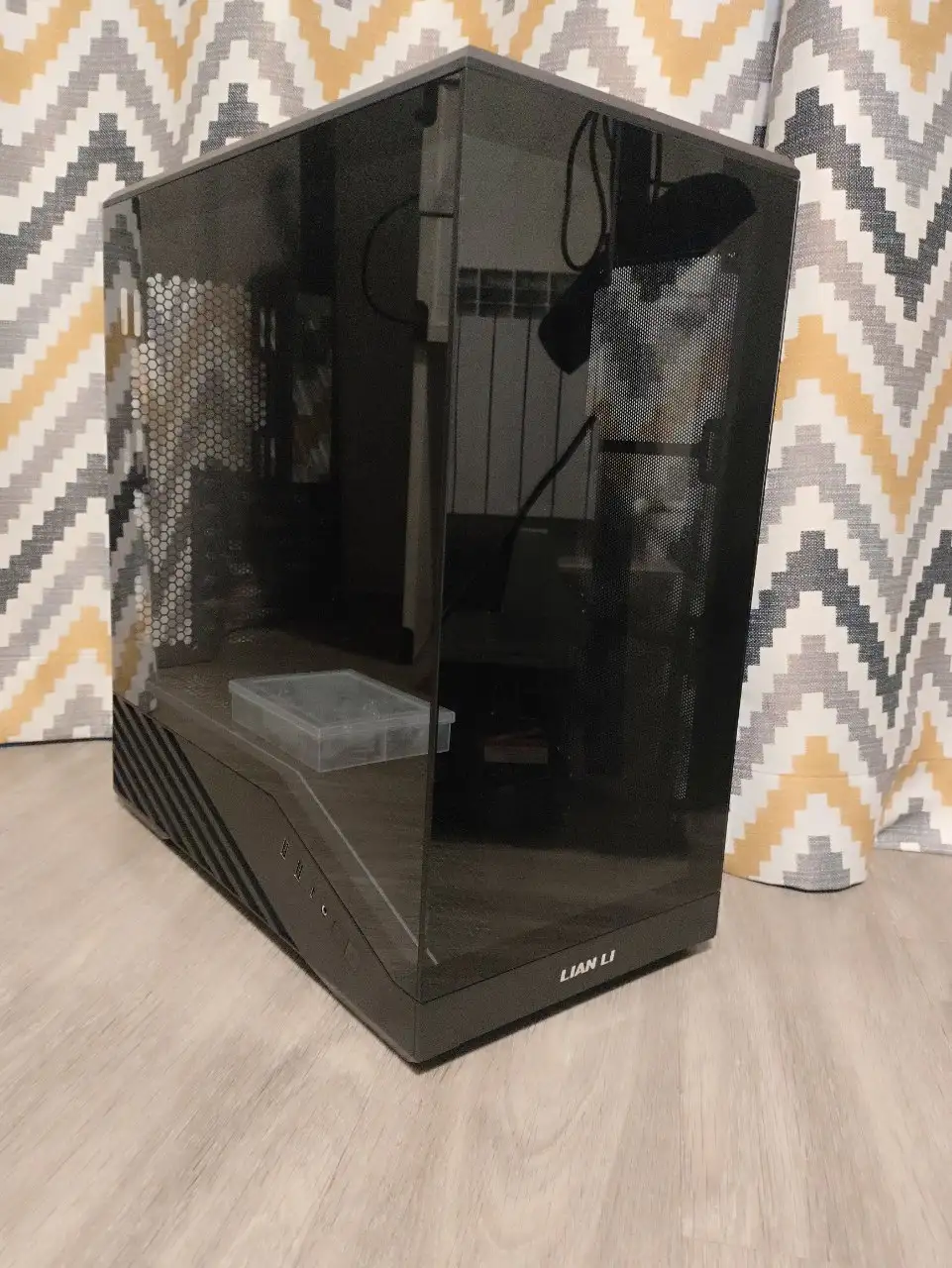 Продажа корпуса для ПК Lian li V100 и корпусных вентиляторов - Компьютерные комплектующие (Электроника) в Томск