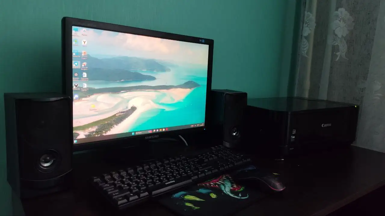 Продам компьютер в комплекте с монитором Samsung, колонками и периферией - Компьютеры и комплектующие (Электроника) в Томск