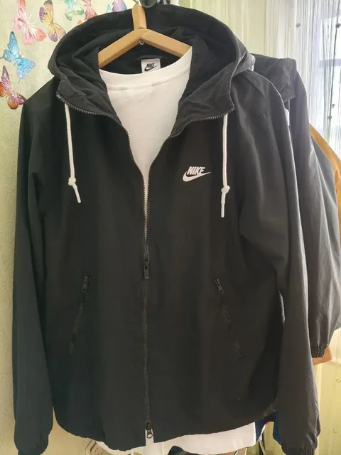 Продам брендовую ветровку с капюшоном - Одежда в Томск