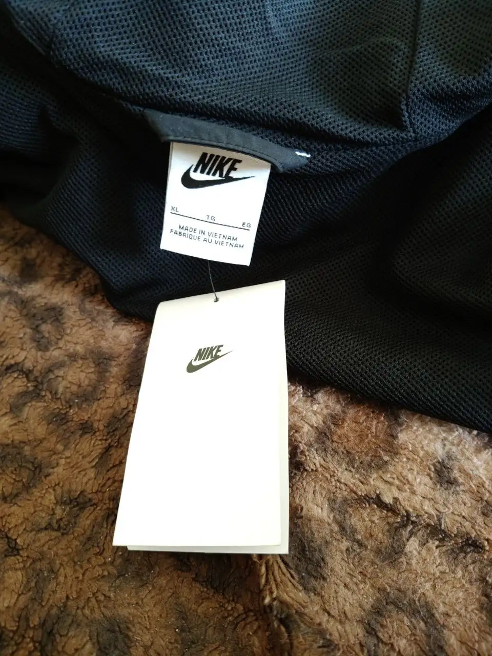 Продам брендовую ветровку с капюшоном - Верхняя одежда (Одежда) в Томск