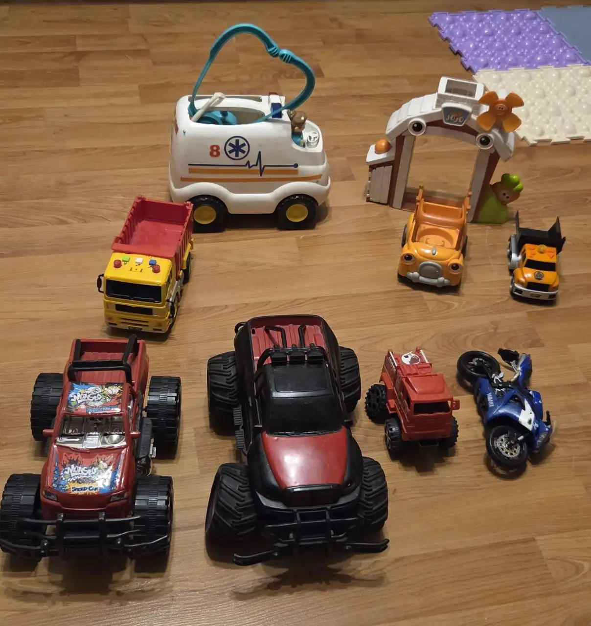 Коллекция машинок Hot Wheels с аудиоэффектами - Коллекционирование (Хобби и отдых) в Томск