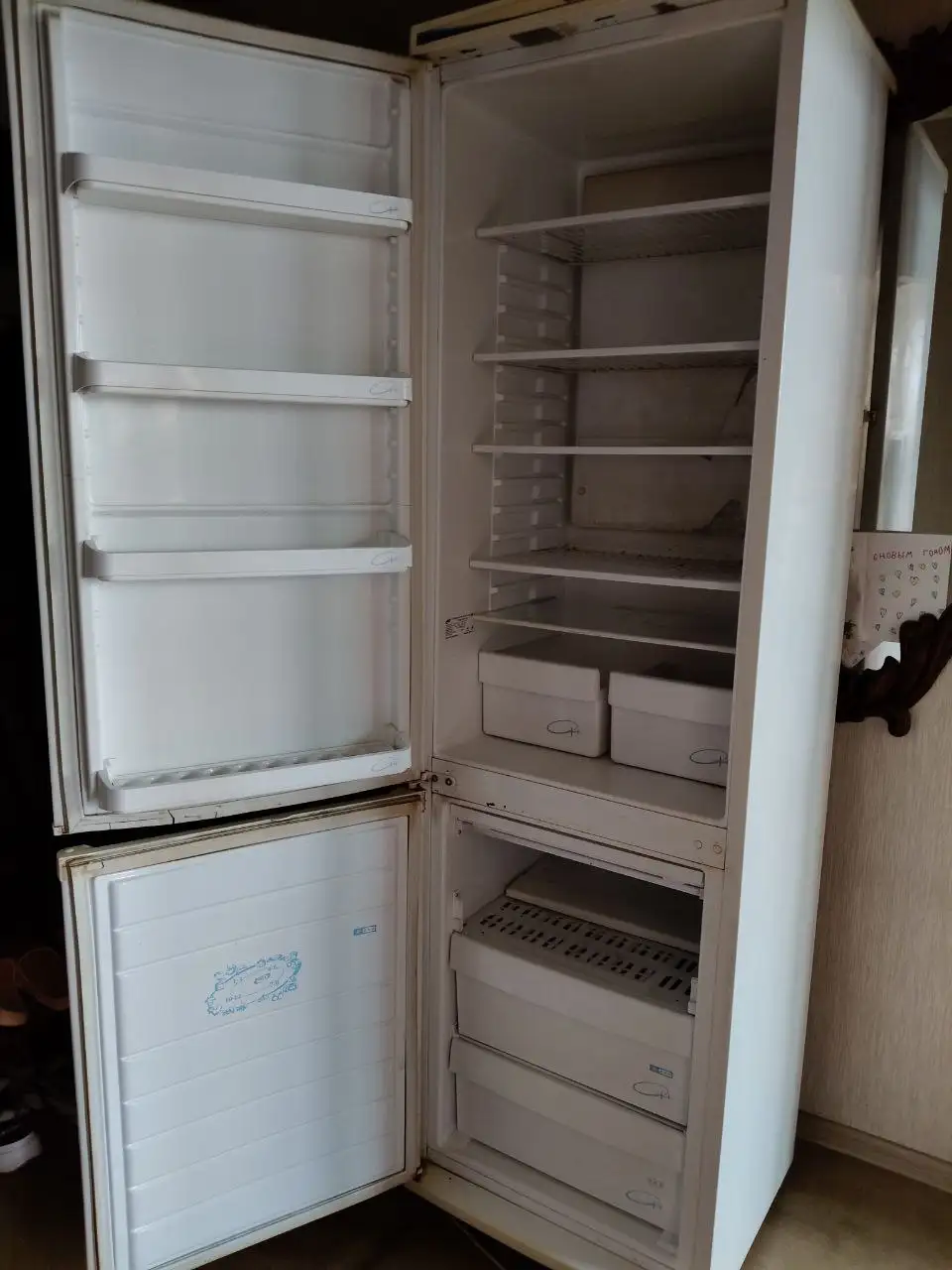 Продам холодильник с неработающим холодильным отделением - Холодильники (Барахолка) в Томск