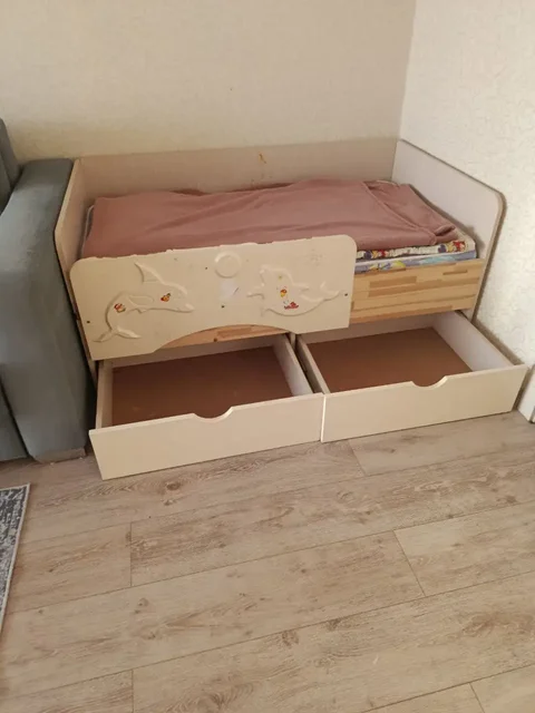 Детская кроватка 140х80 с ортопедическим матрасом и ящиками - частное объявление в Томск