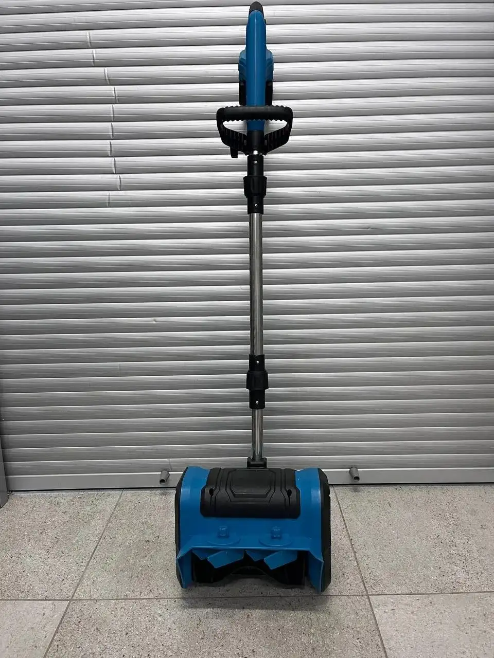 Аккумуляторная лопата с регулировкой выброса снега - Снегоуборочная техника (Барахолка) в Томск