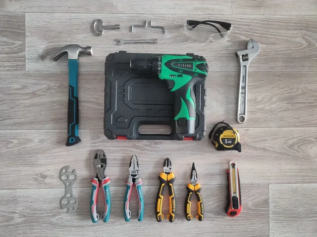 Продам шуруповёрт Zitrek 12V с набором инструментов - частное объявление в Северск