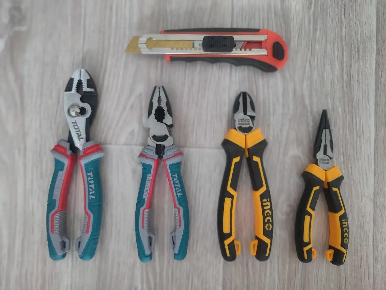 Продам шуруповёрт Zitrek 12V с набором инструментов - Инструменты (Барахолка) в Северск