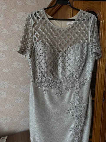 Шикарное вечернее платье серебряного цвета 54 размер - Одежда в Томск