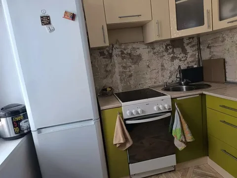 Продажа кухонного гарнитура, плиты и холодильника - Мебель для ванной в Томск