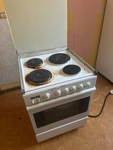 Плита с духовкой б/у - Мебель для ванной в Томск