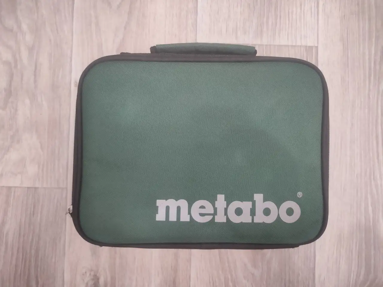 Шуруповерт Metabo 12V с кейсом и аккумуляторами - Инструменты (Барахолка) в Томск