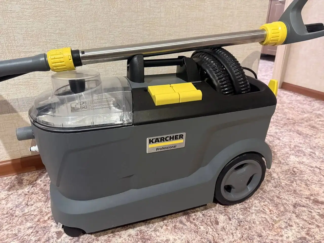 Продаётся моющий пылесос Kärcher Puzzi 10/1 - Барахолка в Томск