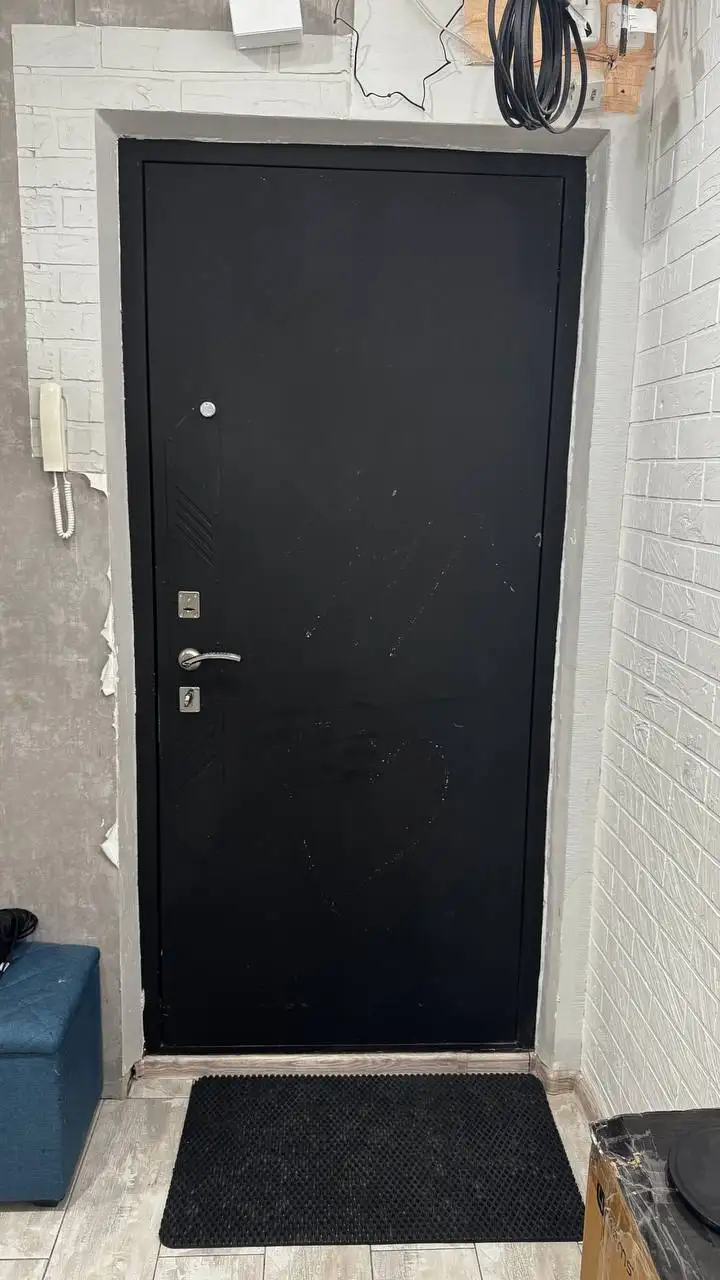 Продам дверь черного цвета - Двери (Барахолка) в Томск