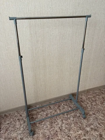Напольная вешалка на колесиках - Кухонные принадлежности в Томск