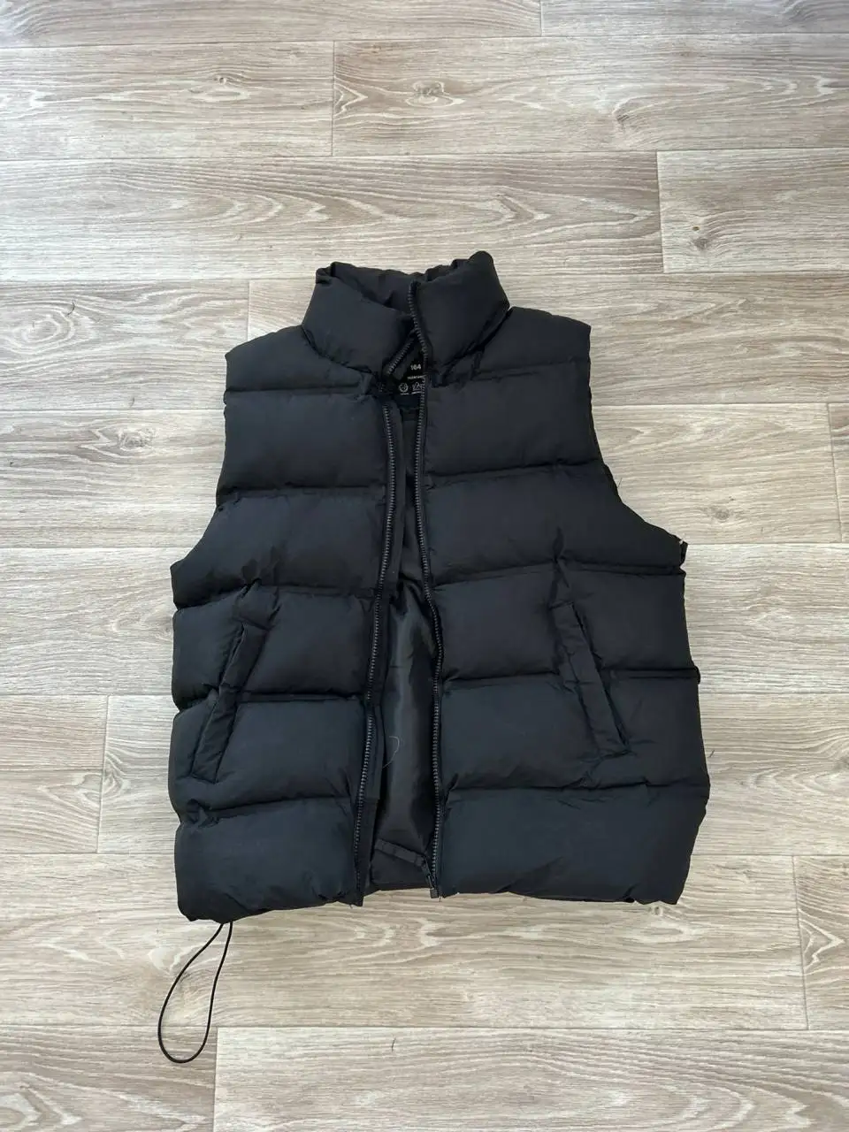 Жилетка в отличном состоянии - Жилетки (Одежда) в Томск