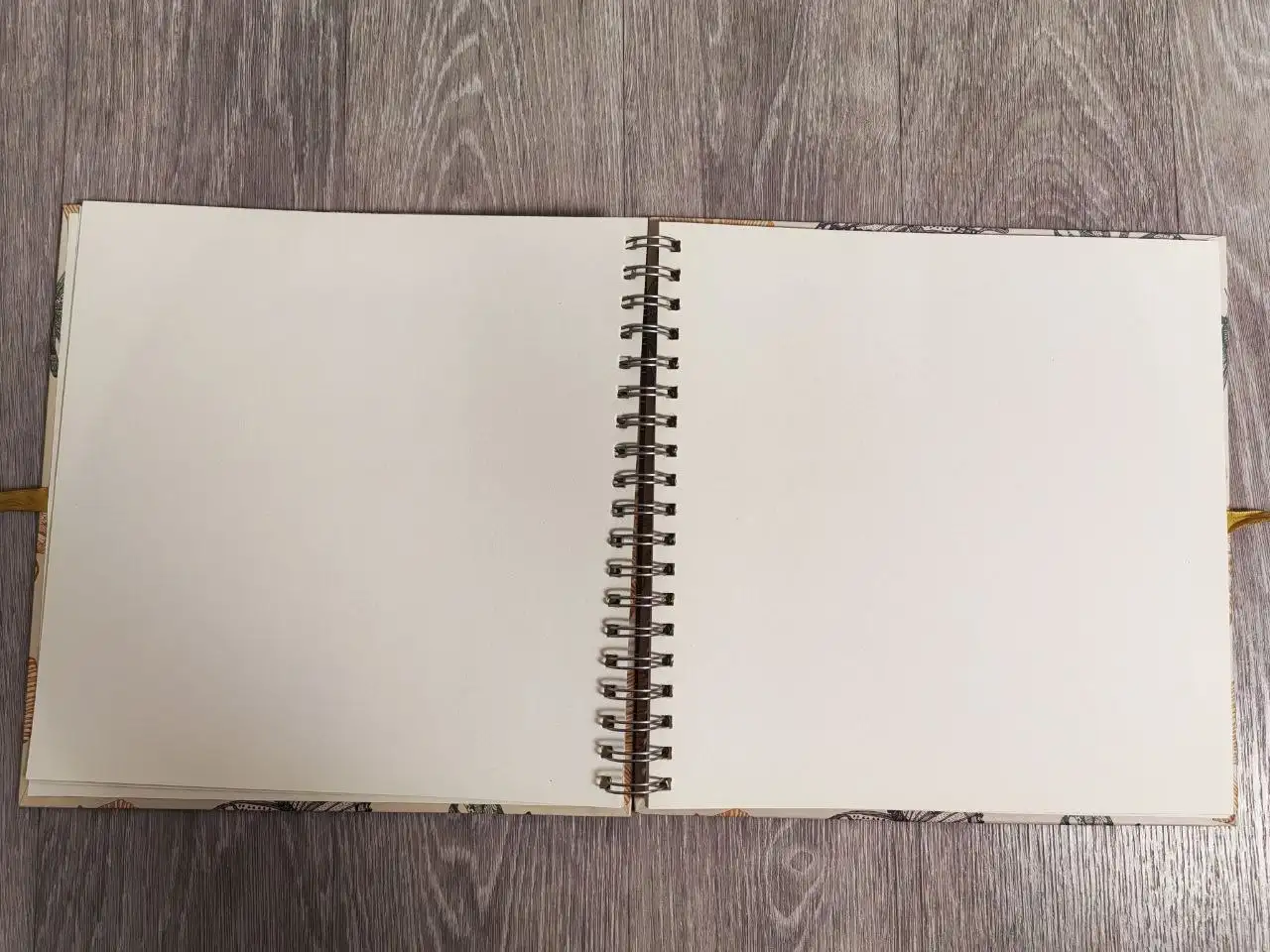 Артбук с бабочками и ленточками - Канцтовары (Барахолка) в Томск