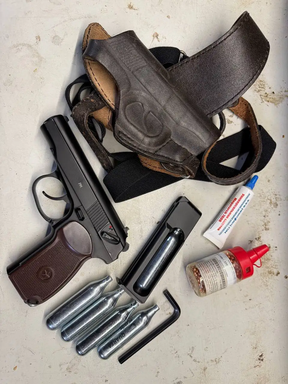 Продажа пневматического пистолета Gletcher PM с аксессуарами - Оружие и аксессуары (Барахолка) в Томск