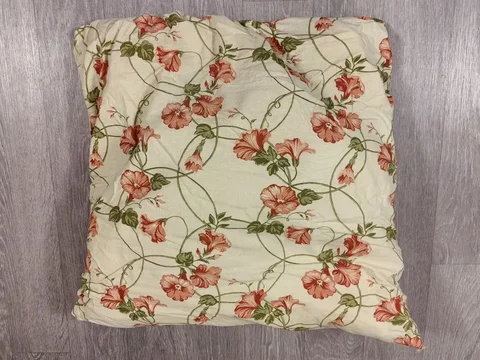 Пуховая подушка б/у 70×70 - Оружие и аксессуары в Томск