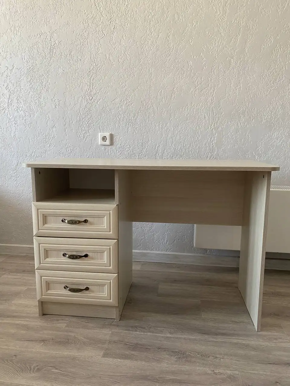 Продам письменный стол в идеальном состоянии - Барахолка в Томск