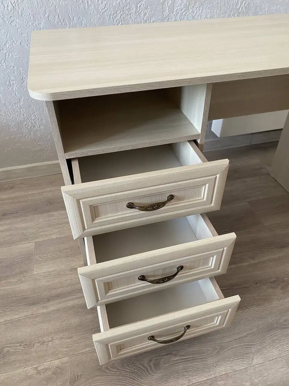 Продам письменный стол в идеальном состоянии - Барахолка в Томск