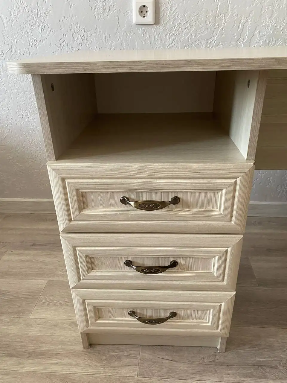 Продам письменный стол в идеальном состоянии - Барахолка в Томск