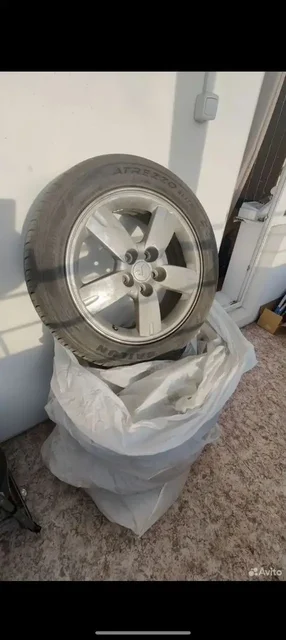 Продам резину новую 215/55 r17 на литых дисках Mitsubishi - частное объявление в Томск