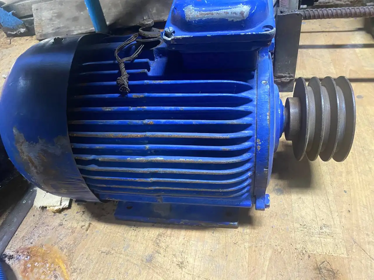 Продам электродвигатель 11 кВт 3000 оборотов - Барахолка в Томск
