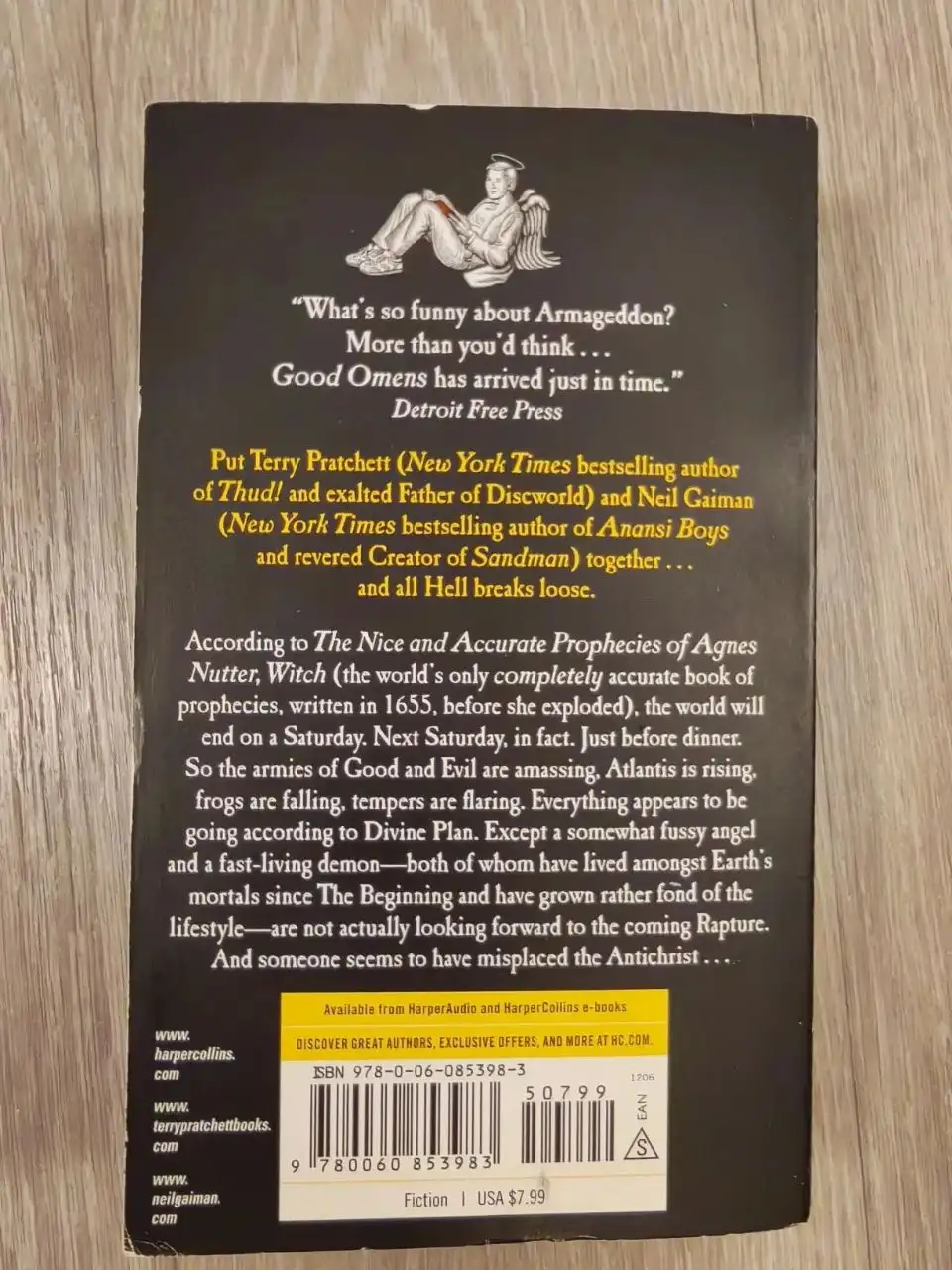 Книга Благие знамения на английском - Книги (Барахолка) в Томск