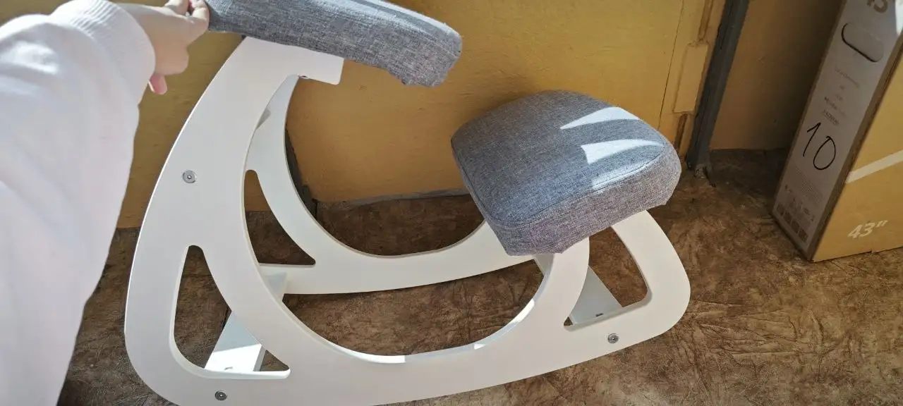 Коленный стул для осанки с пятном от воска - Мебель (Барахолка) в Томск