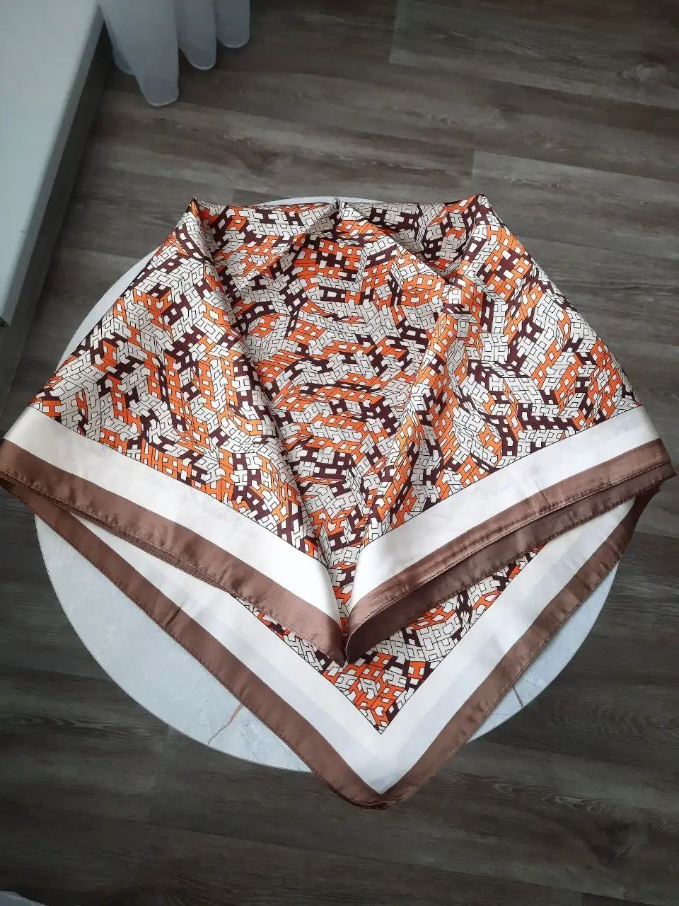 Новые шелковые платки 70х70 см - Аксессуары (Одежда) в Томск