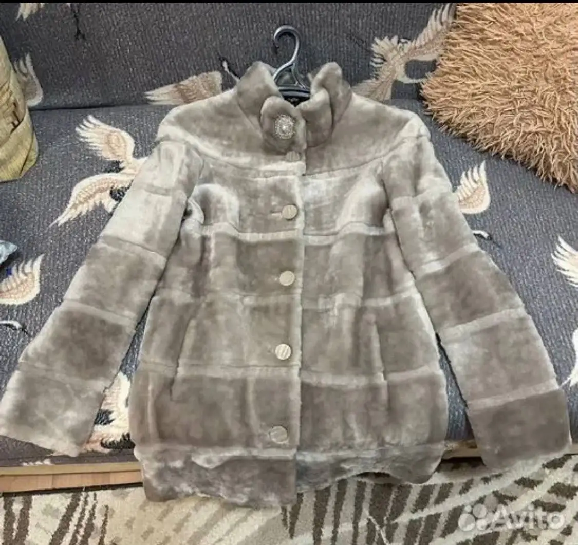 Продам две шубы: искусственную и норковую - Верхняя одежда (Одежда) в Томск