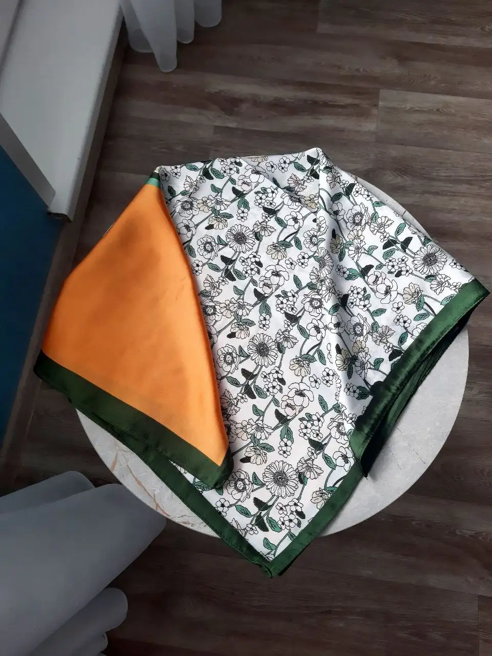 Шелковые платки 70х70 см новые - Барахолка в Томск