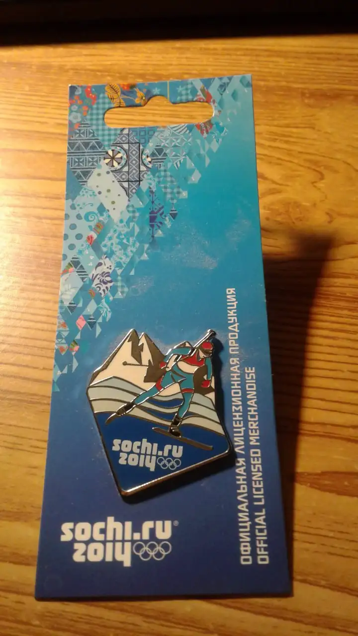 Значок Сочи Олимпиада 2014 лыжник - Коллекционирование (Хобби и отдых) в Томск