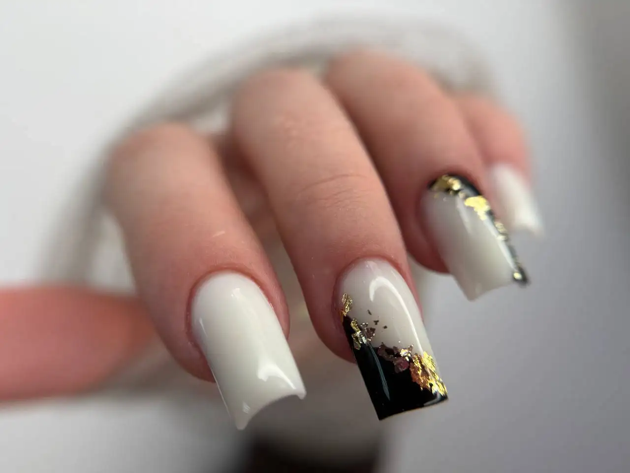 Скидка на маникюр в салоне MeDuZa - Красота и здоровье в Томск