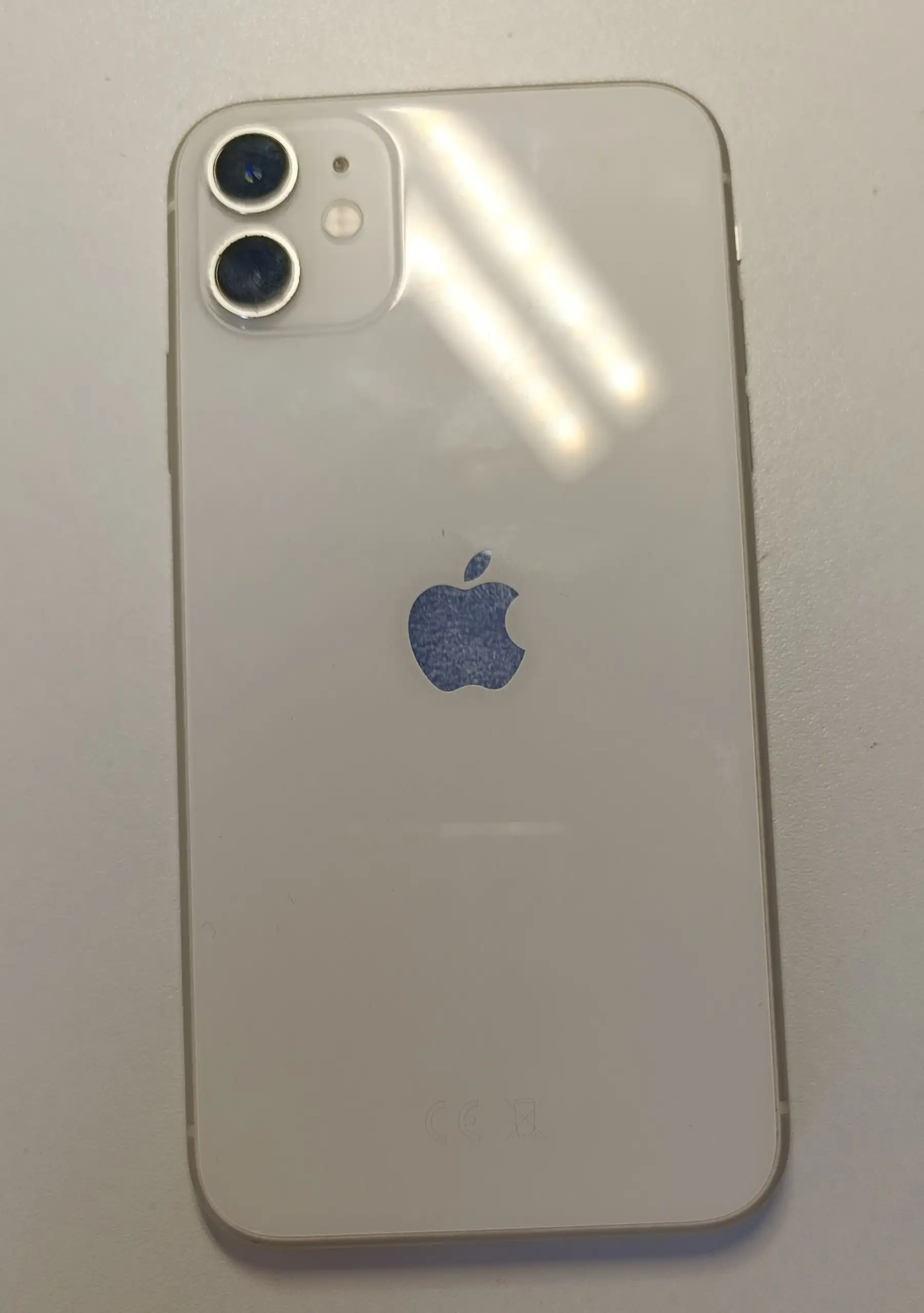 iPhone 11 64GB с небольшим сколом - Смартфоны (Электроника) в Томск
