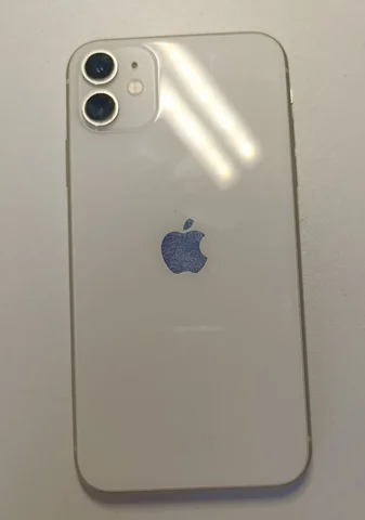 iPhone 11 64GB с небольшим сколом - Сетевое оборудование в Томск