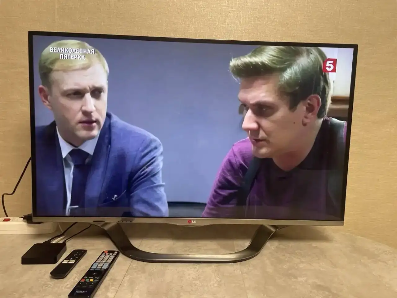 Продам телевизор Smart TV 42" с приставкой - Телевизоры (Электроника) в Томск