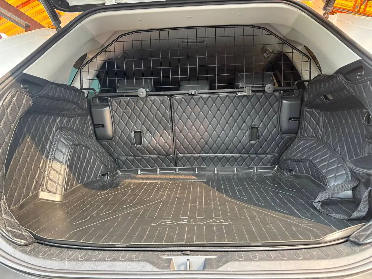 Продам комплект автоперегородок для собак Toyota RAV4 V - Аксессуары (Авто) в Томск