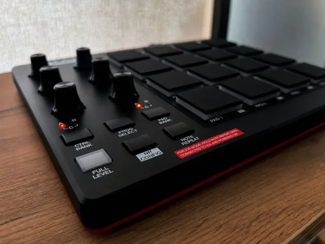 AKAI Professional MPD218 в отличном состоянии с чехлом - Электроника в Томск