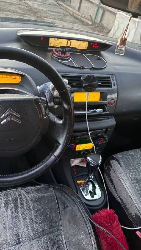 Продажа автомобиля С4 2006 года