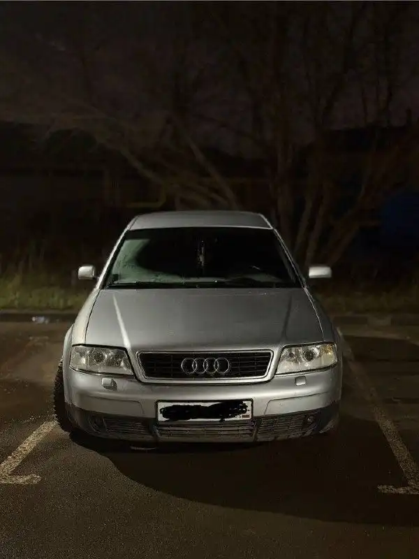 Audi A6 1998 года с бензиновым двигателем 2.4 и полным приводом Quattro