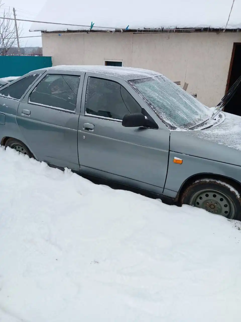 ВАЗ 2106 2006 года на ходу, дно переварен, стаканы целые