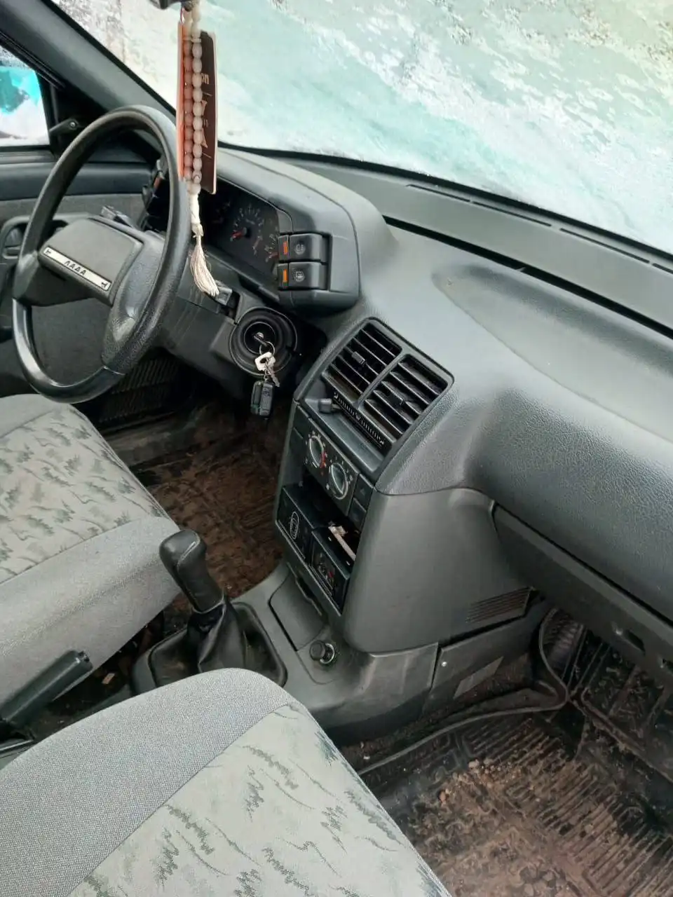 ВАЗ 2106 2006 года на ходу, дно переварен, стаканы целые