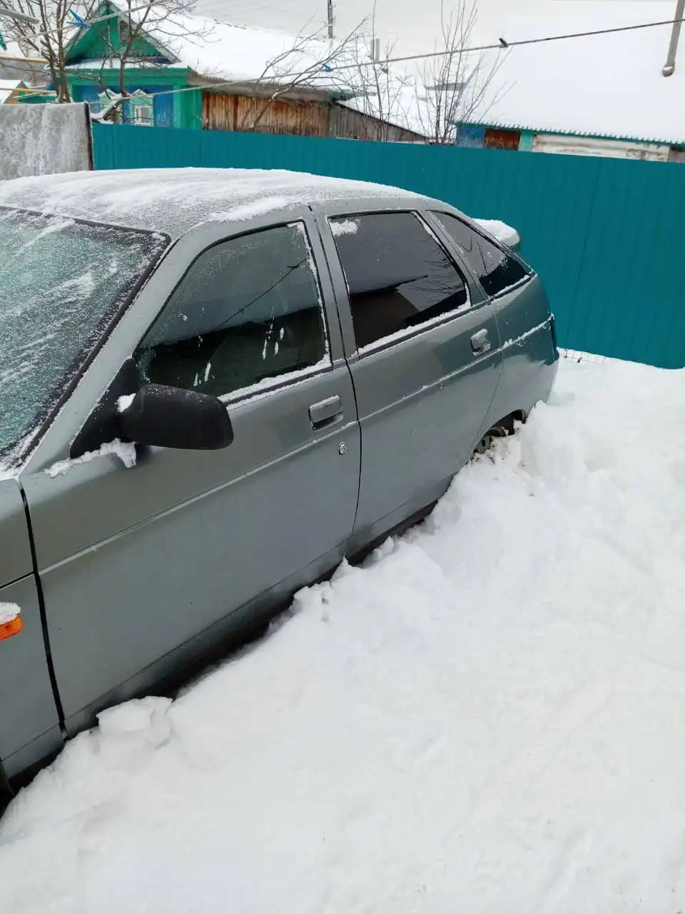 ВАЗ 2106 2006 года на ходу, дно переварен, стаканы целые