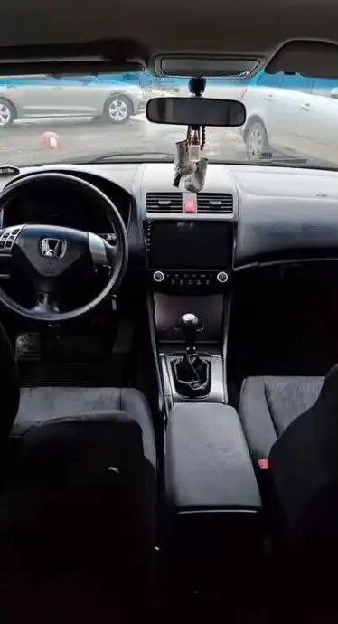 Продается Honda Accord 2005 года, 2.0 литра, механика