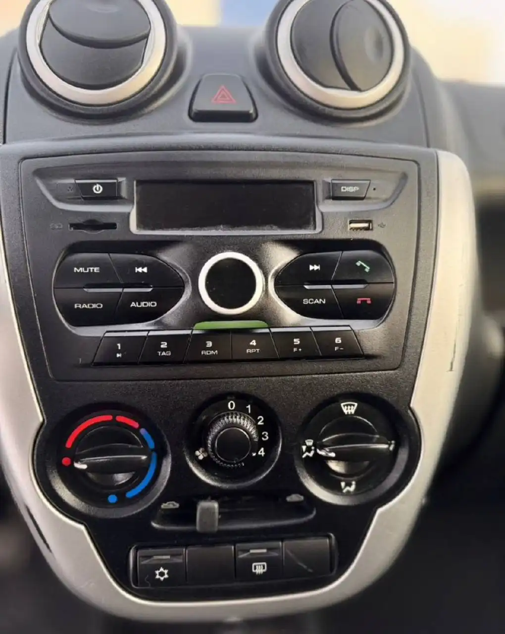 Продажа автомобиля Lada Granta 2015 года с кондиционером