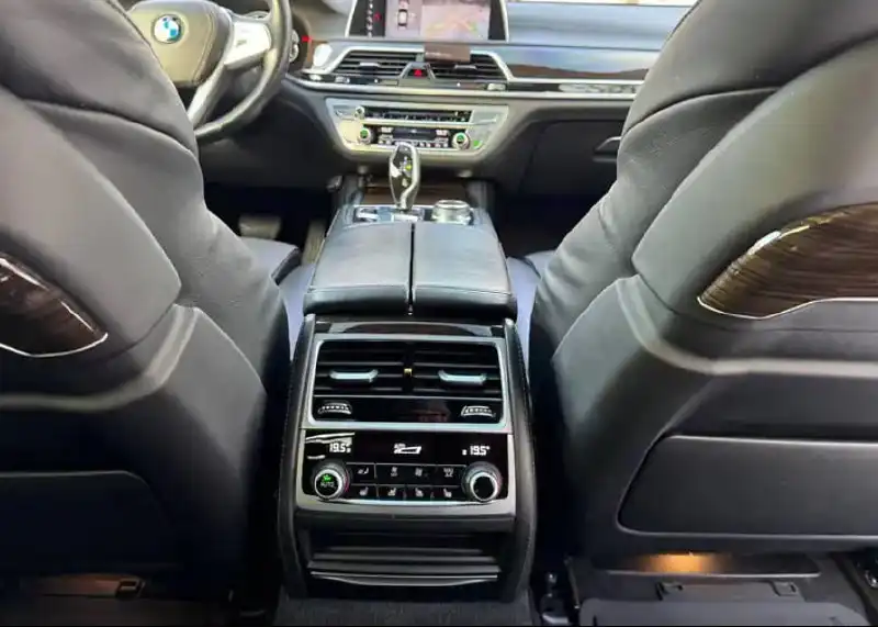 Продажа BMW 7 серии 2016 года с дизельным двигателем 3л и полным приводом - Легковые автомобили (Авто) в Казань