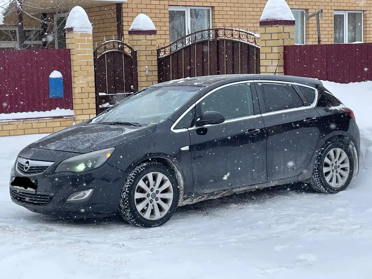 Opel Astra J 2011 год, 1.6 турбо, автомат - Авто в Казань